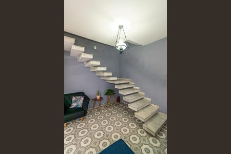 Sala - Acesso ao 2º andar de casa à venda com 5 quartos, 342m² em Irajá, Rio de Janeiro