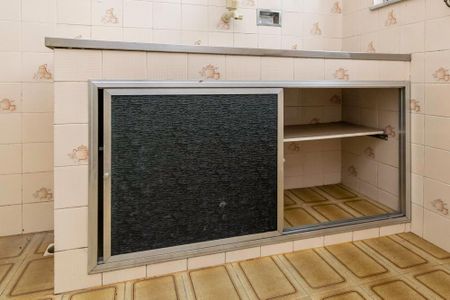 Casa à venda com 342m², 5 quartos e 3 vagas Casa à venda com 342m², 5 quartos e 3 vagasFundos - Cozinha da Kitnet