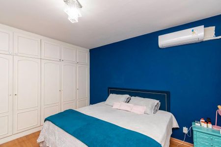 Casa à venda com 342m², 5 quartos e 3 vagas Casa à venda com 342m², 5 quartos e 3 vagasQuarto 2