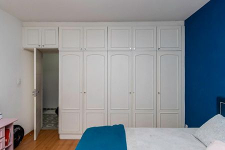 Casa à venda com 342m², 5 quartos e 3 vagas Casa à venda com 342m², 5 quartos e 3 vagasQuarto 2 - Armários