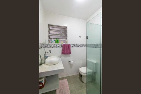 Casa à venda com 342m², 5 quartos e 3 vagas Casa à venda com 342m², 5 quartos e 3 vagasBanheiro Social