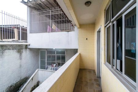 Casa à venda com 342m², 5 quartos e 3 vagas Casa à venda com 342m², 5 quartos e 3 vagasFundos - Varanda da Kitnet