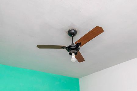 Casa à venda com 342m², 5 quartos e 3 vagas Casa à venda com 342m², 5 quartos e 3 vagasFundos - Kitnet