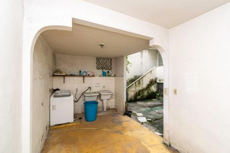 Casa à venda com 342m², 5 quartos e 3 vagas Casa à venda com 342m², 5 quartos e 3 vagasÁrea de Serviço