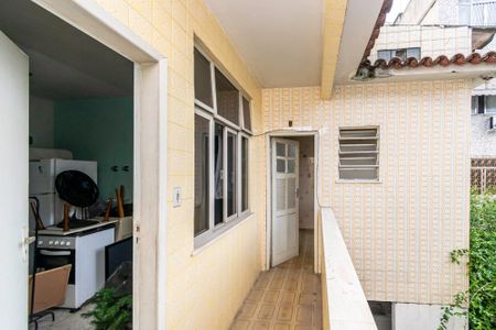 Casa à venda com 342m², 5 quartos e 3 vagas Casa à venda com 342m², 5 quartos e 3 vagasFundos - Varanda da Kitnet