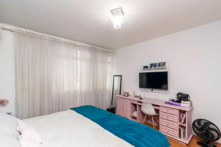 Casa à venda com 342m², 5 quartos e 3 vagas Casa à venda com 342m², 5 quartos e 3 vagasQuarto 2