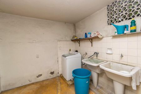 Casa à venda com 342m², 5 quartos e 3 vagas Casa à venda com 342m², 5 quartos e 3 vagasÁrea de Serviço