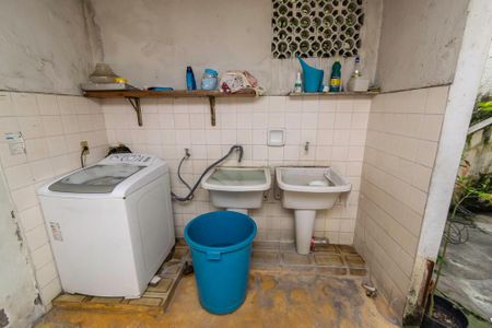 Casa à venda com 342m², 5 quartos e 3 vagas Casa à venda com 342m², 5 quartos e 3 vagasÁrea de Serviço