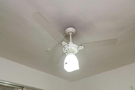 Casa à venda com 342m², 5 quartos e 3 vagas Casa à venda com 342m², 5 quartos e 3 vagasQuarto de Serviço