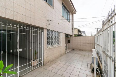 Casa à venda com 342m², 5 quartos e 3 vagas Casa à venda com 342m², 5 quartos e 3 vagasVaranda da frente