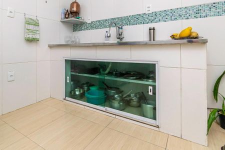 Casa à venda com 342m², 5 quartos e 3 vagas Casa à venda com 342m², 5 quartos e 3 vagasCozinha - Armários