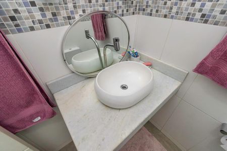 Casa à venda com 342m², 5 quartos e 3 vagas Casa à venda com 342m², 5 quartos e 3 vagasBanheiro Social