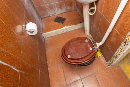 Casa à venda com 342m², 5 quartos e 3 vagas Casa à venda com 342m², 5 quartos e 3 vagasBanheiro de serviço