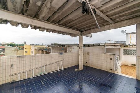 Casa à venda com 342m², 5 quartos e 3 vagas Casa à venda com 342m², 5 quartos e 3 vagasTerraço