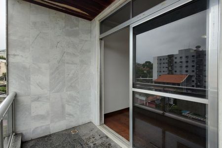 Apartamento à venda com 80m², 2 quartos e 1 vaga Apartamento à venda com 80m², 2 quartos e 1 vagaVaranda