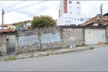 Casa à venda com 366m², 2 quartos e sem vagaFachada