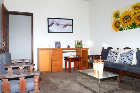 Sala de casa à venda com 1 quarto, 360m² em Goiânia, Belo Horizonte