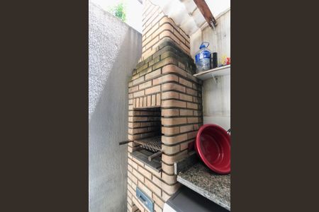 Casa de condomínio à venda com 62m², 2 quartos e 1 vagaÁrea de Serviço - Churrasqueira