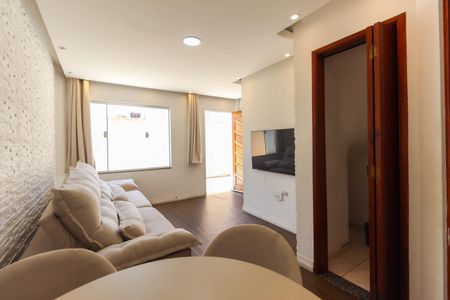 Casa de condomínio à venda com 62m², 2 quartos e 1 vagaSala