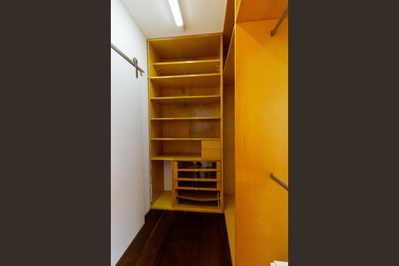 Apartamento para alugar com 160m², 2 quartos e 2 vagas Apartamento para alugar com 160m², 2 quartos e 2 vagasCloset da suíte