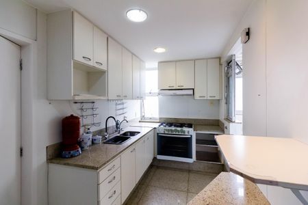 Apartamento para alugar com 160m², 2 quartos e 2 vagas Apartamento para alugar com 160m², 2 quartos e 2 vagasCozinha