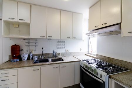 Apartamento para alugar com 160m², 2 quartos e 2 vagas Apartamento para alugar com 160m², 2 quartos e 2 vagasCozinha