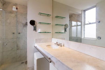 Apartamento para alugar com 160m², 2 quartos e 2 vagas Apartamento para alugar com 160m², 2 quartos e 2 vagasBanheiro da Suíte