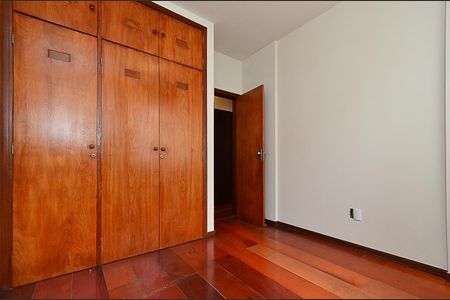 Quarto 1 de apartamento para alugar com 3 quartos, 85m² em Santo Antônio, Belo Horizonte