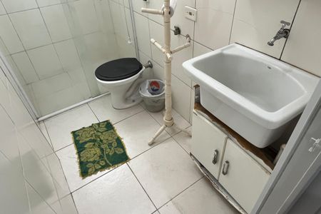 Banheiro e Área de Serviço de kitnet/studio para alugar com 1 quarto, 20m² em Aparecida, Santos