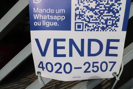 Casa à venda com 138m², 3 quartos e 2 vagasFachada