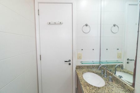 Apartamento à venda com 130m², 4 quartos e 3 vagasBanheiro da Suíte 2