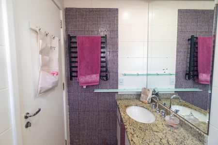 Apartamento à venda com 130m², 4 quartos e 3 vagasBanheiro da Suíte 3