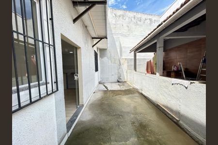 Casa à venda com 60m², 2 quartos e sem vagaQuintal
