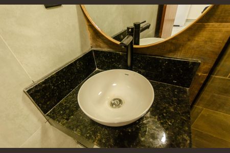 Banheiro de kitnet/studio para alugar com 1 quarto, 23m² em Itaberaba, São Paulo