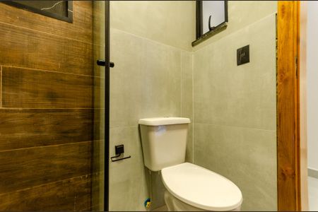 Banheiro de kitnet/studio para alugar com 1 quarto, 23m² em Itaberaba, São Paulo