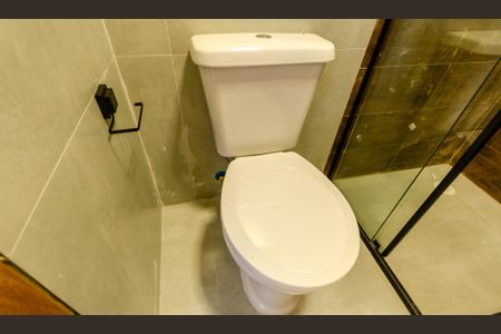 Banheiro de kitnet/studio para alugar com 1 quarto, 23m² em Itaberaba, São Paulo