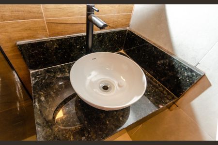 Banheiro de kitnet/studio para alugar com 1 quarto, 23m² em Itaberaba, São Paulo