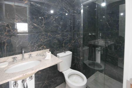 Apartamento para alugar com 65m², 2 quartos e 1 vaga Apartamento para alugar com 65m², 2 quartos e 1 vagaBanheiro da Suite