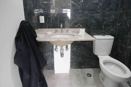 Apartamento para alugar com 65m², 2 quartos e 1 vaga Apartamento para alugar com 65m², 2 quartos e 1 vagaBanheiro da Suite