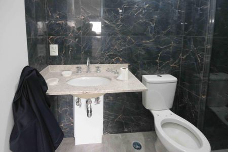 Apartamento para alugar com 65m², 2 quartos e 1 vaga Apartamento para alugar com 65m², 2 quartos e 1 vagaBanheiro da Suite