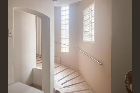 Casa à venda com 188m², 4 quartos e 2 vagas Casa à venda com 188m², 4 quartos e 2 vagasCorredor