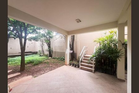 Casa à venda com 188m², 4 quartos e 2 vagas Casa à venda com 188m², 4 quartos e 2 vagasÁrea externa