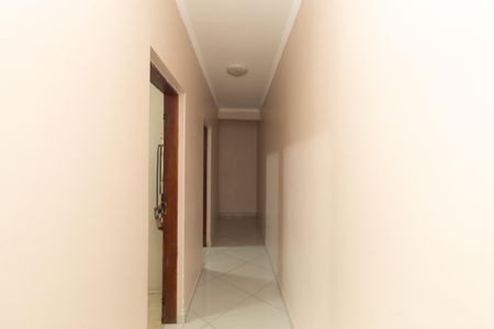 Casa para alugar com 173m², 4 quartos e 2 vagas Casa para alugar com 173m², 4 quartos e 2 vagasCorredor