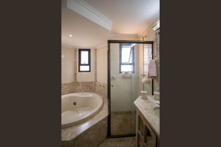 Apartamento para alugar com 250m², 5 quartos e 3 vagasBanheiro Suíte 4