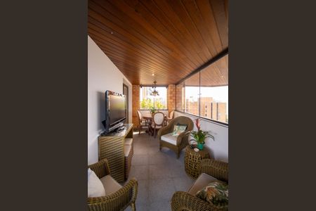 Apartamento para alugar com 250m², 5 quartos e 3 vagasVaranda