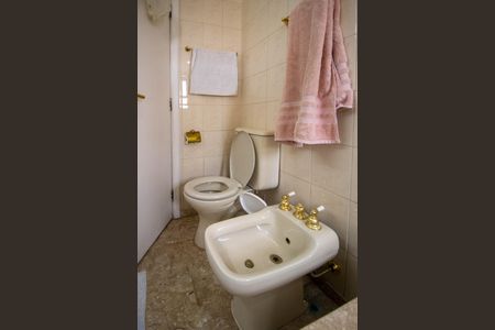 Apartamento para alugar com 250m², 5 quartos e 3 vagasBanheiro Suíte 4