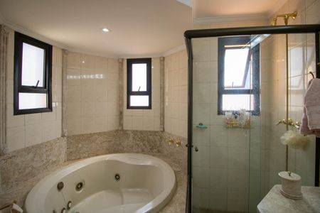 Apartamento para alugar com 250m², 5 quartos e 3 vagasBanheiro Suíte 4
