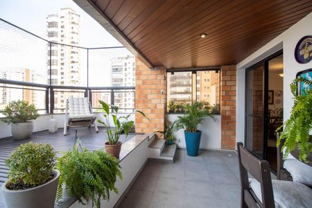 Apartamento para alugar com 250m², 5 quartos e 3 vagasVaranda