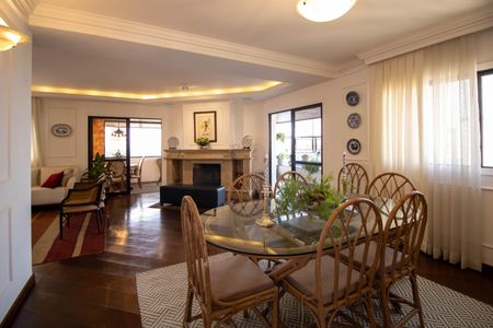 Apartamento para alugar com 250m², 5 quartos e 3 vagasSala