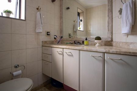 Apartamento para alugar com 250m², 5 quartos e 3 vagasBanheiro Suíte 2